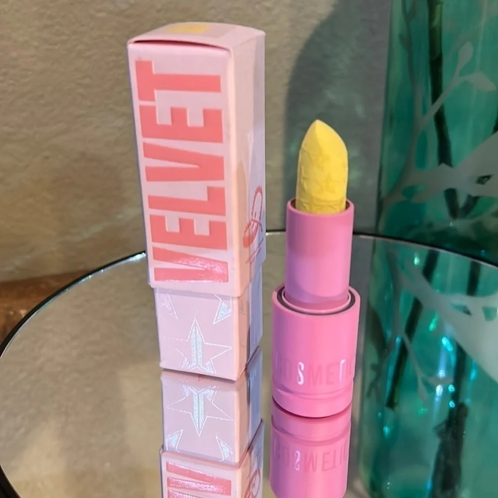 Jeffree Star Velvet Trap lipstick in color Easter Sunday. New!